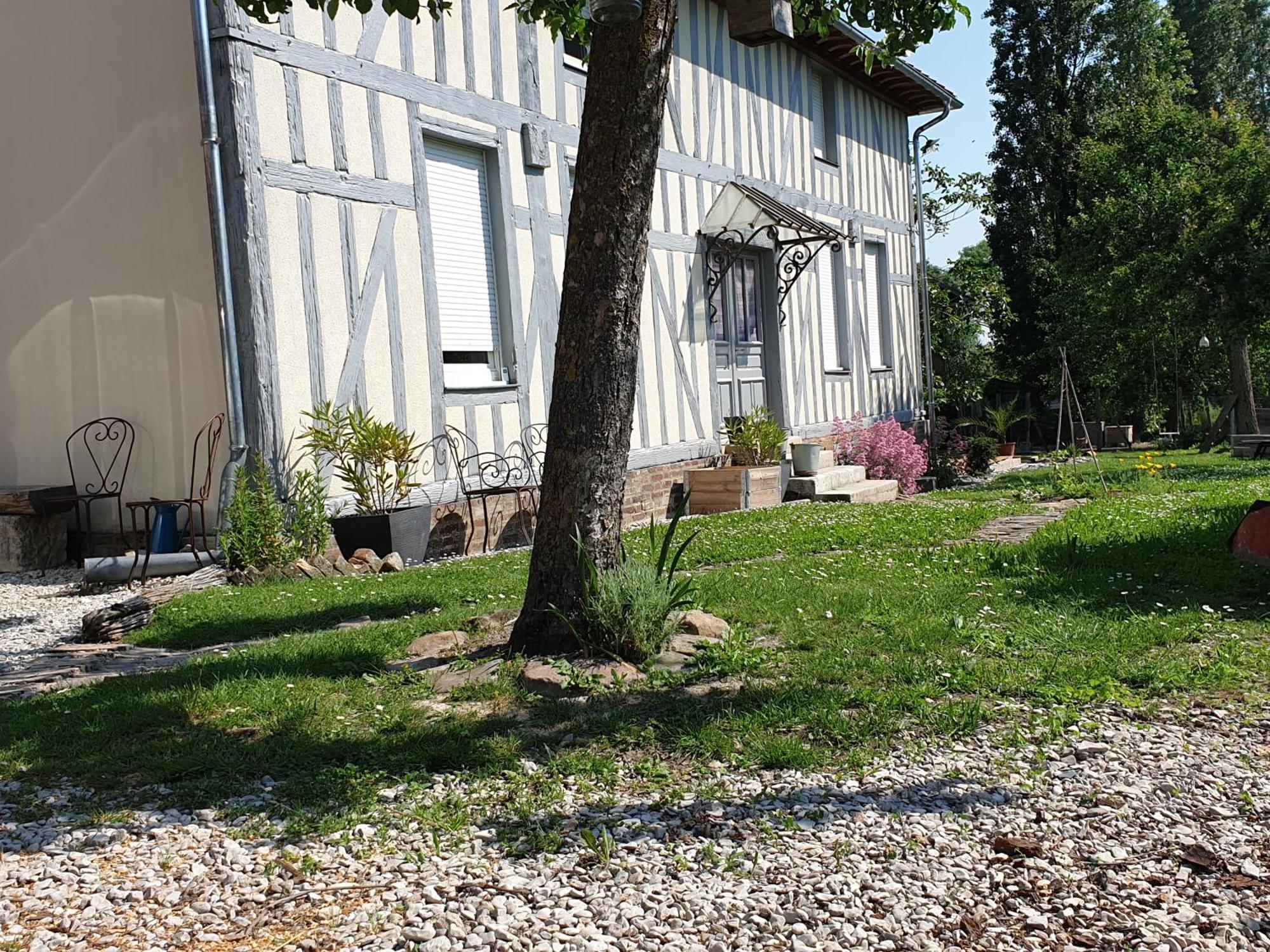 Sous Les Toits Bed and Breakfast Dosches Εξωτερικό φωτογραφία